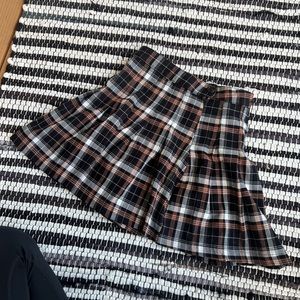 pleated skirt
